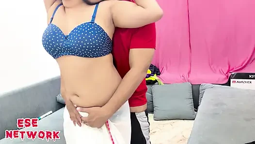 Alisha Bhabhi ne Majak Mein Electrician ka Lund Pakad liya aur Phir hui chudam-chudai..