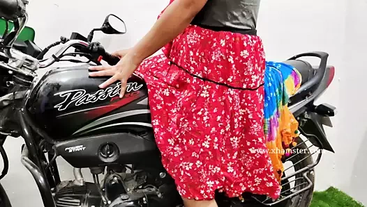 Hintli kız sevgilisiyle açık havada seks yapıyor - erkek arkadaşıyla amcık sikişi