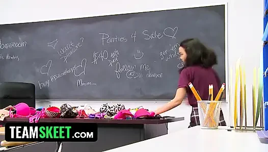 Sapık öğretmen üniversiteli genç kız Dillion Harper'i azdırıyor ve sikiyor
