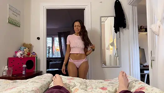 Mükemmel doğal memeli mükemmel orta yaşlı seksi kadın orgazm olana kadar biniyor