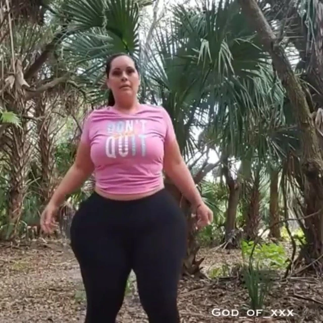 Mükemmel geniş kalçalar