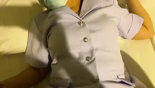 Öğle yemeği sırasında hemşire arkadaşımla seks yapmayı ayarladım.