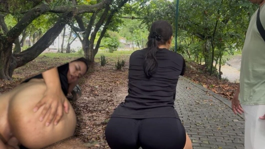 Kişisel antrenörümü baştan çıkarmamı ve tüm döllerini 💦🤤🏋️ ♀️ yutmamı izle