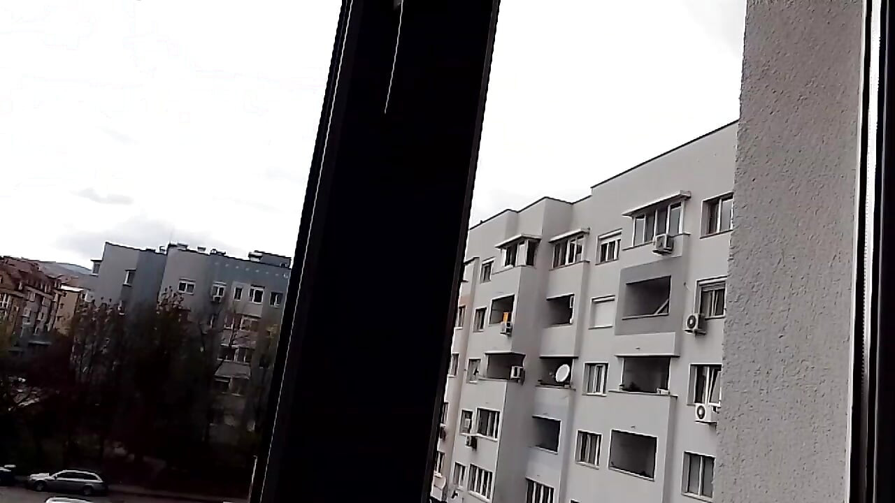 Umarım büyük götümü ve ıslak amcığımı sikmeyi seviyorsundur
