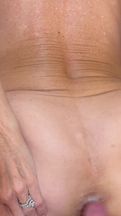 Nine anal sikiş ve edepsiz konuşma için sert boşalıyor