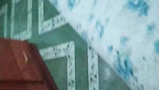 Bebek bakıcısı bana özensiz bir oral seks verir