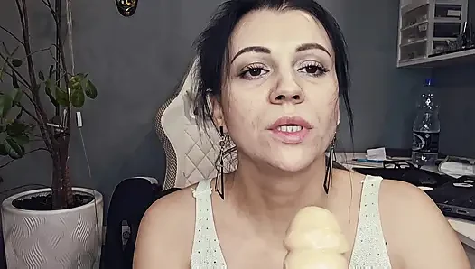 Asistan öğrenciye oral seks, oral seks, rol yapma oyunu verdi.