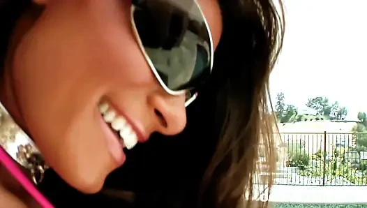 Ne yaparsan yap, iki katı olsun! Madelyn Marie Gonzo2000'de