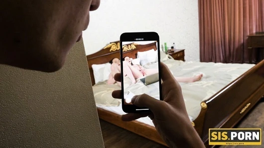 Sis.porn. çocuk onu tatmin etmek için uyandırdı üvey kıza katıldı