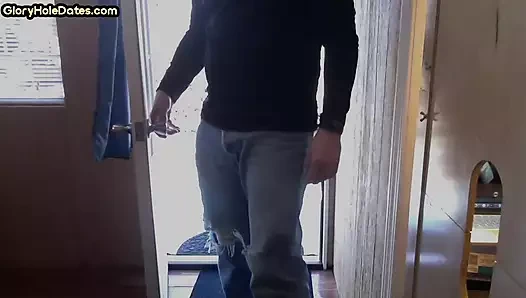 Bıyıklı olgun eşcinsel ağzına boşalana kadar sikiş deliği yarağını emiyor