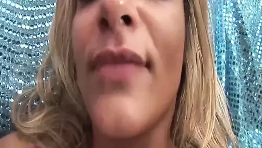 Busty üvey ihtiyaçlar derin fisting