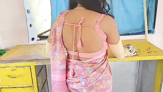 Bacaklarımı kaldırıyor ve desi tarzında ateşli bir teyze yapıyorum