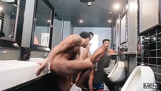 Erkekler canlandı ve sikişmeye hazır - Kenzo Alvarez, Liam Alyesto, Arno Antino