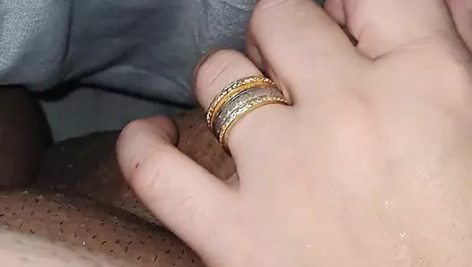 Üvey anne dünyanın en küçük yarağını sıvazlıyor. Üvey oğlunun.