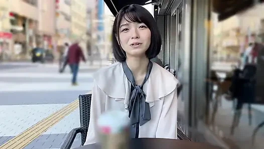 A118F01 A classic idol-level small face and a cheerful smile with a natural girl in a private shoot at a love hotel! A cute smile and a facial finish!