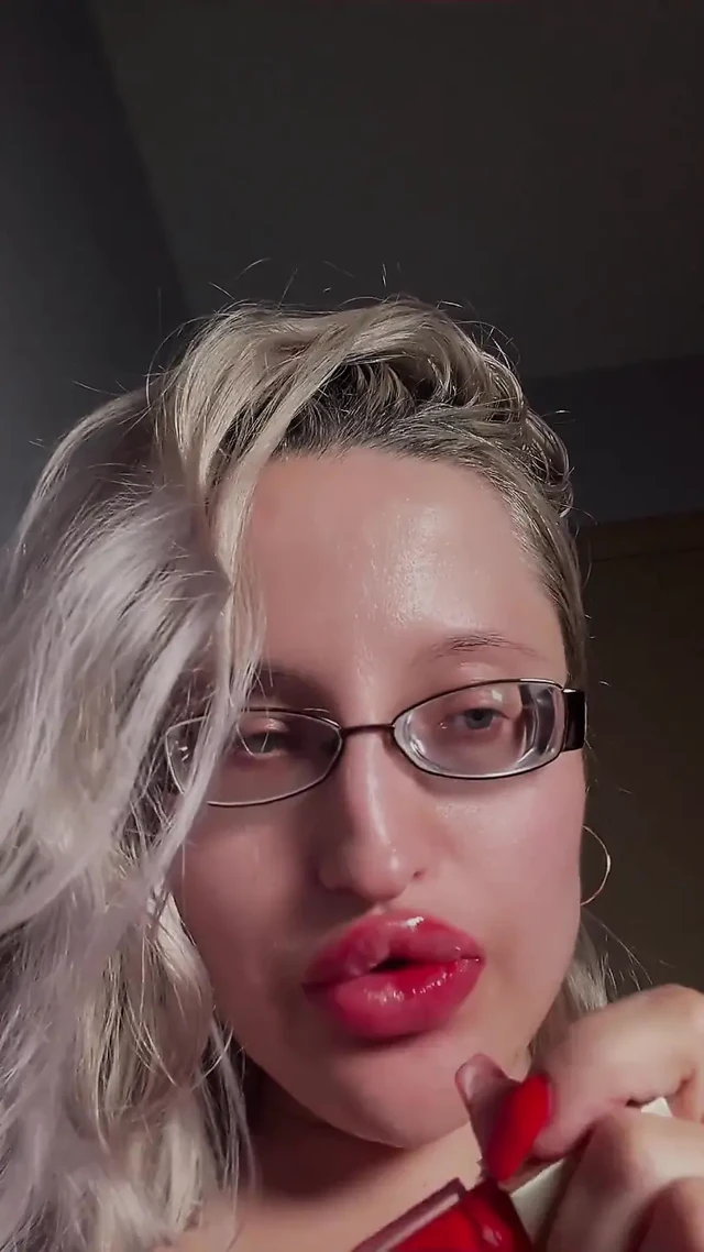 Kalın gözlüklü büyük memeli dildo oral seks lipglos 31 talimatı