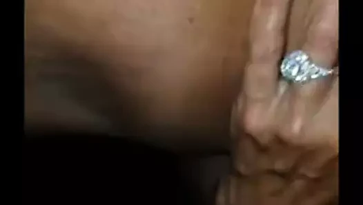 Kız arkadaşım boşaldığında kıkırdıyor