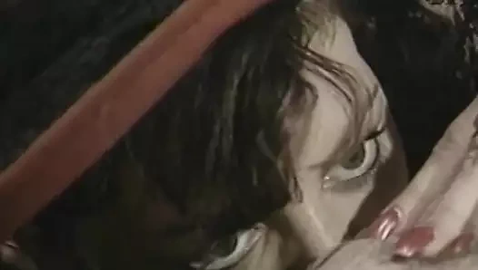 Azgın sürtükler ateşli lezbiyen grup sekste takma yarakla sikişiyor