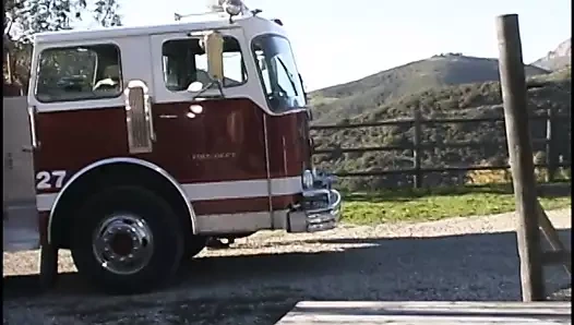 Muhteşem sarışın fahişe hafif kamyonda onu pislik vidalı alır