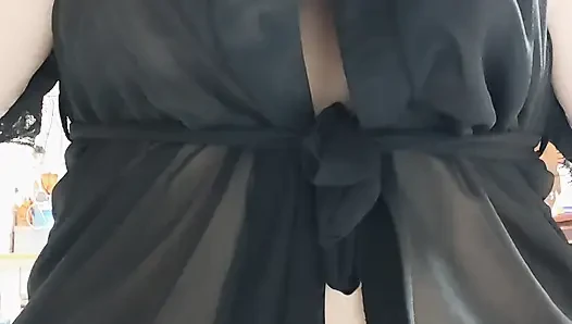 Gel ve seksi büyük göğüslerimi ve büyükümü gör