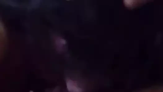 Bulgar gözleri bağlı oral seks ağzına boşalmak ve yutmak