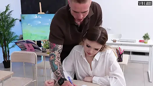 Derin boğazını sikip ağzına boşalacağım, genç orospu öğrenci. Sıkı bir vajinada büyük penis