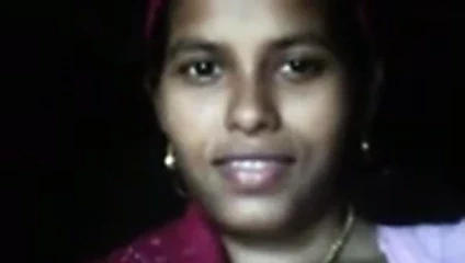 Desi sevimli Hint hizmetçi göğüsler