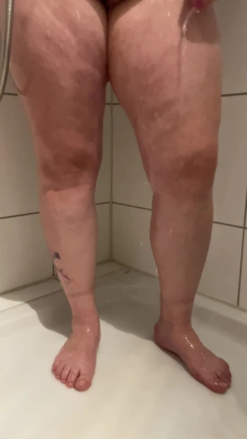 Ключевой момент из "Толстушка писает в ванной"