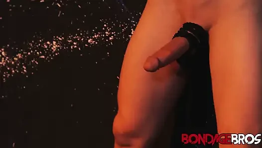Bondagebros Grant Ducati ağırlıkları alıyor ve Devin Franco tarafından kırbaçlanıyor