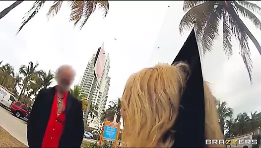 Brazzers &amp; alexis monroe kamu lanet için yeni bir yön vermek