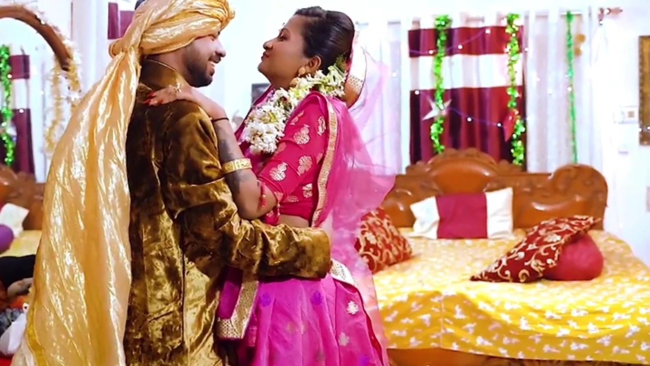 Raja ne naukrani ko sona dekar khusi khusi chod diya