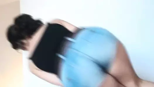 Marta kendini rahatlatırken saf duygusallık çıplak