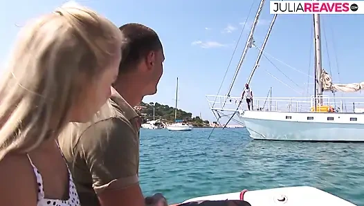 Sarışın bebeğin yatını üçlü grup seks çift anal doldurma ve çifte boşalma!