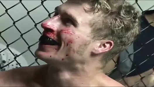 Misty Stone savaş sikişi ringinde sikiliyor