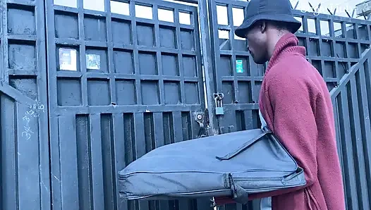 Pizzacı genç tatlı amcığı sikiyor