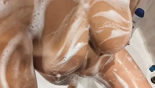 Hey üvey erkek kardeş, duşta göğüslerime bak ve yarağına dokunmama izin ver