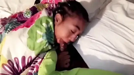 Zenci büyük götlü göt aşk gırtlağına kadar alıyor üvey babasıyla iyi bir gırtlak eğitimi almak için yalvarıyor büyük zenci yarağı ıslak sakso