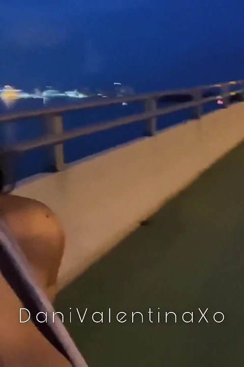 Jadynn Stone ile halka açık doğruluk mu cesaret mi