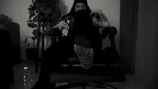 Hey ezik edepsiz ayaklarımı izliyor İtalyan tanrıçan