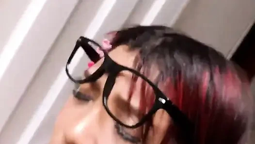 Rutinden çekiliyorum ve üvey kardeşimin evine bir getiriyorum