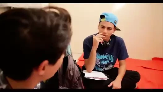 Şanslı bir adam...çünkü iyi sikişiyor