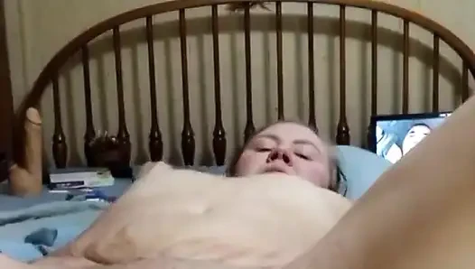 Evli kadın tek başına boşalıyor