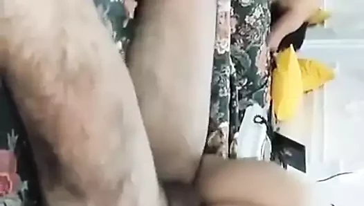 Cornudo graba mientras otros se la culean