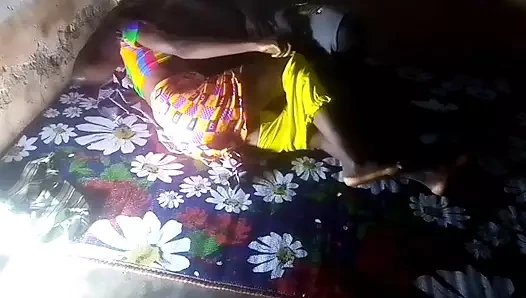 Mimi, çok azgın Hintli kız sikişmek istiyor