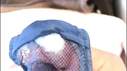 Evli kadın bir video gönderdi ve külotunda boşalmasını istedi