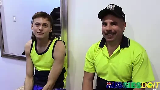 İyi görünümlü Kyler göt yaladıktan sonra jamie'ye prezervatifsiz sikiliyor