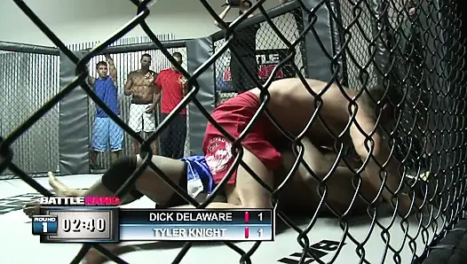 Sarışın sürtük büyük bir yarak için bacaklarını genişletiyor