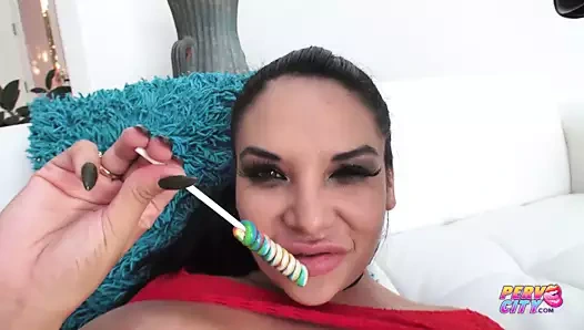 İri göğüslü anal sürtük Missy Martinez