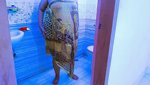 Suudi Arabistanlı ateşli teyze banyoda sikişiyor