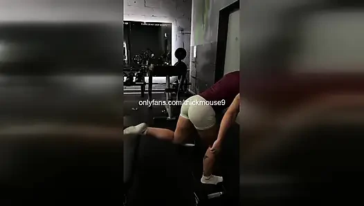 Siyah yarak esnetiyor 18 yaşındaki bakire!